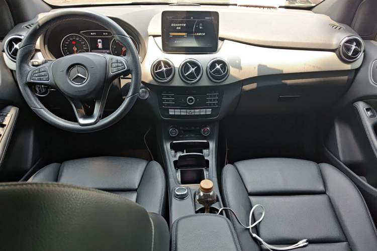 Used Mercedes-Benz B-Class 2017 B 200 Fashion Model Center Console
