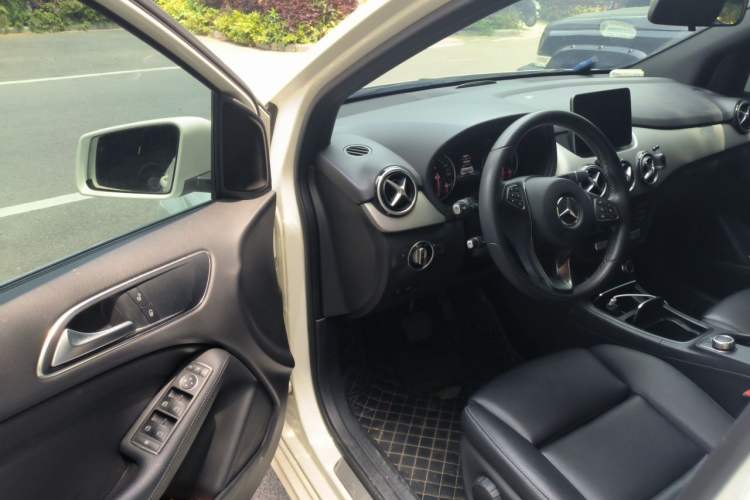 Used Mercedes-Benz B-Class 2017 B 200 Sport Edition Driver Seat