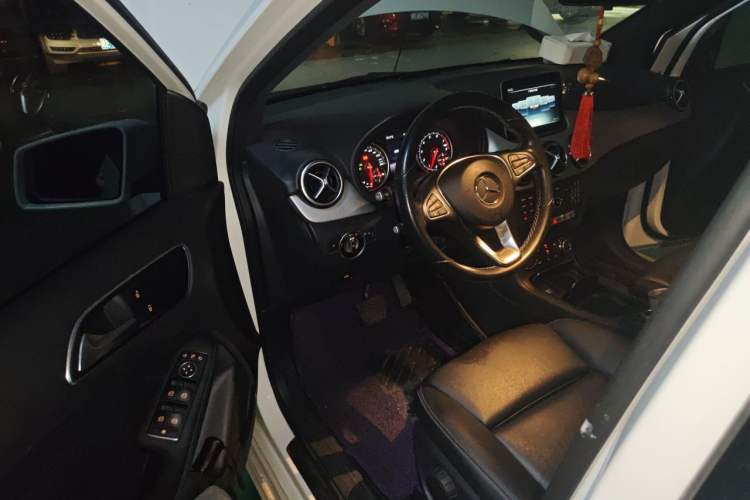 Used Mercedes-Benz B-Class 2017 B 200 Sport Edition Driver Seat
