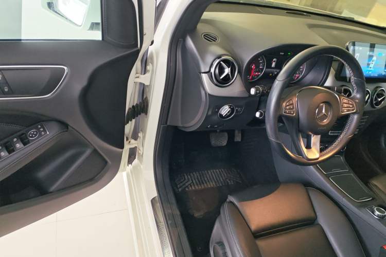 Used Mercedes-Benz B-Class 2017 B 200 Sport Edition Driver Seat