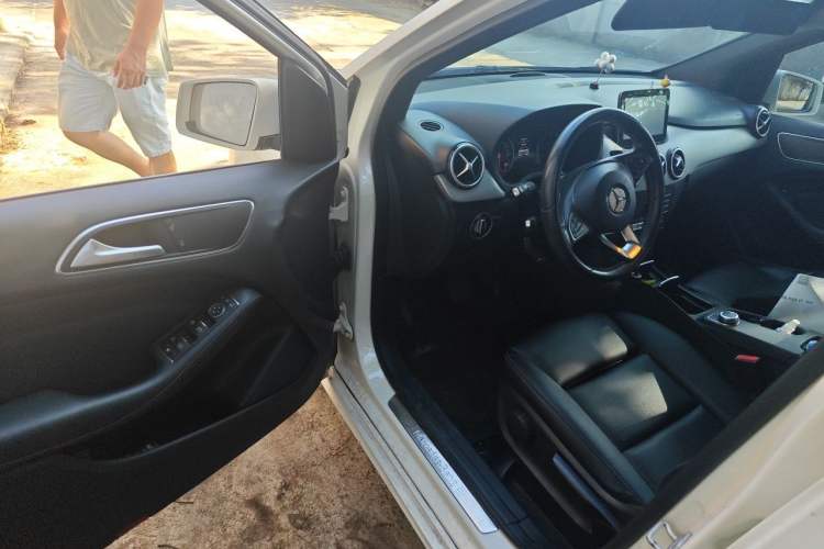Used Mercedes-Benz B-Class 2017 B 200 Sport Edition Driver Seat