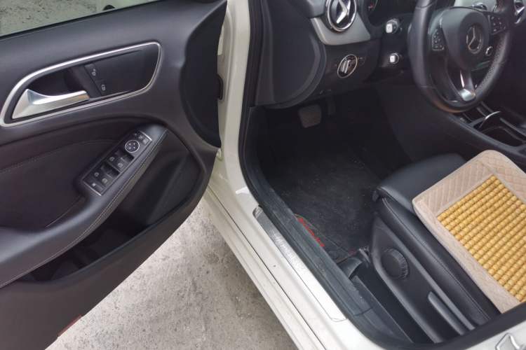 Used Mercedes-Benz B-Class 2017 B 200 Sport Edition Driver Seat