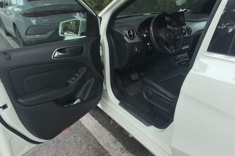 Used Mercedes-Benz B-Class 2017 B 200 Sport Edition Driver Seat