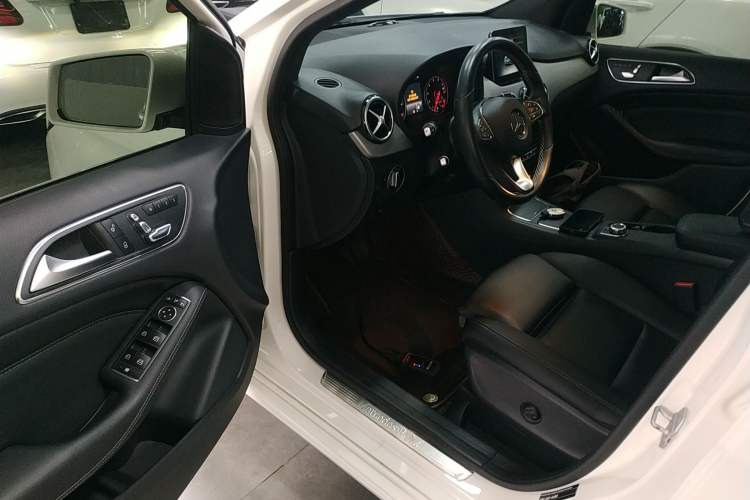 Used Mercedes-Benz B-Class 2017 B 200 Fashion Model Driver Seat