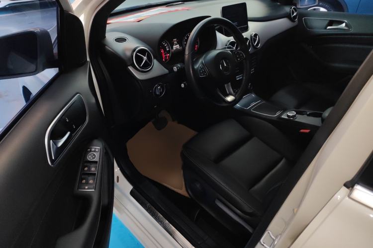 Used Mercedes-Benz B-Class 2017 B 200 Sport Edition Driver Seat