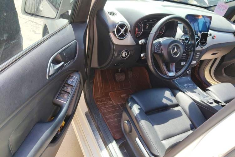 Used Mercedes-Benz B-Class 2017 B 200 Sport Edition Driver Seat