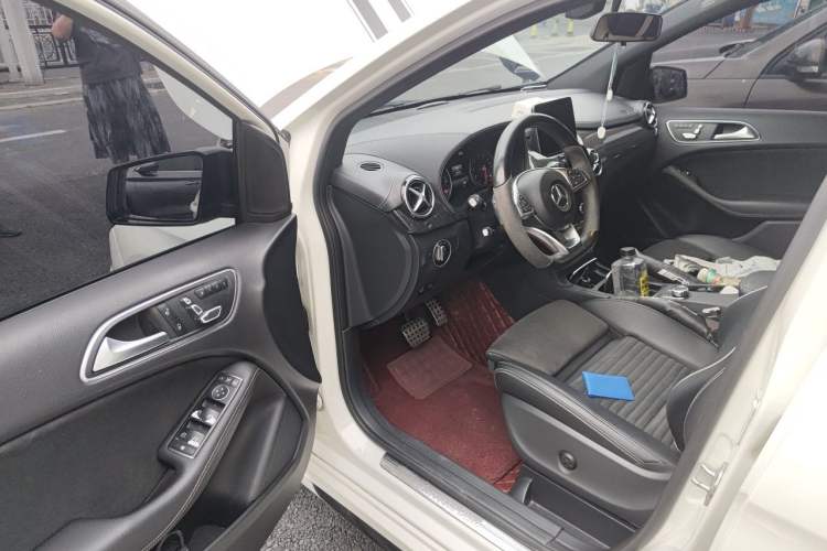 Used Mercedes-Benz B-Class 2017 B 200 Polar Limited Edition Driver Seat