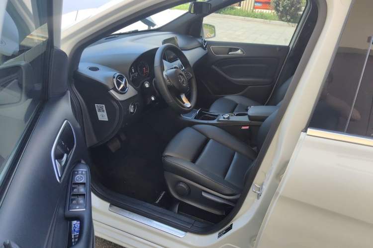 Used Mercedes-Benz B-Class 2017 B 200 Sport Edition Driver Seat