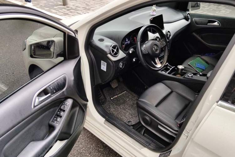 Used Mercedes-Benz B-Class 2017 B 200 Sport Edition Driver Seat