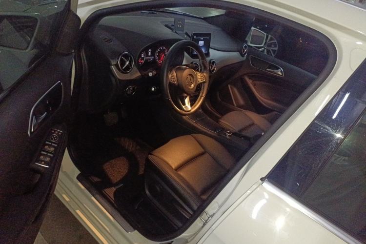 Used Mercedes-Benz B-Class 2017 B 200 Sport Edition Driver Seat