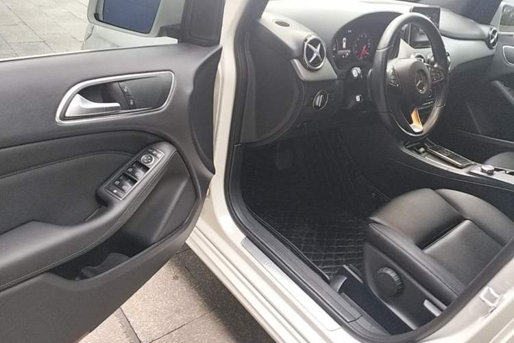 Used Mercedes-Benz B-Class 2017 B 200 Sport Edition Driver Seat