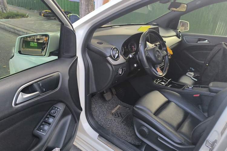 Used Mercedes-Benz B-Class 2017 B 200 Sport Edition Driver Seat