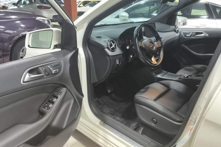Used Mercedes-Benz B-Class 2017 B 200 Fashion Model Driver Seat