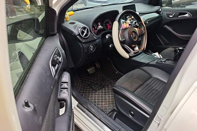 Used Mercedes-Benz B-Class 2017 B 200 Polar Limited Edition Driver Seat
