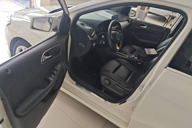 Used Mercedes-Benz B-Class 2017 B 200 Sport Edition Driver Seat