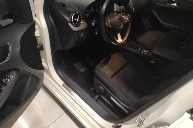 Used Mercedes-Benz B-Class 2017 B 180 Driver Seat