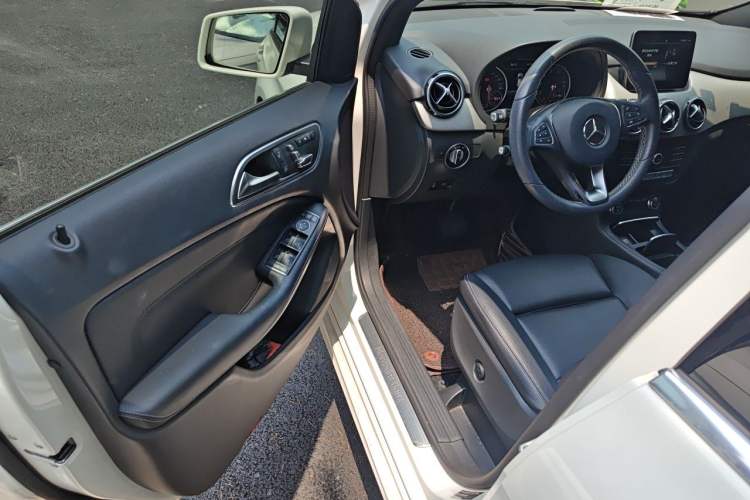 Used Mercedes-Benz B-Class 2017 B 200 Fashion Model Driver Seat