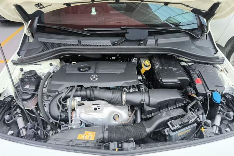 Used Mercedes-Benz B-Class 2017 B 200 Sport Edition Engine Bay