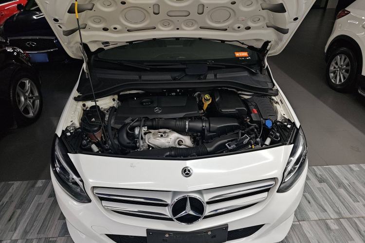 Used Mercedes-Benz B-Class 2017 B 200 Fashion Model Engine Bay