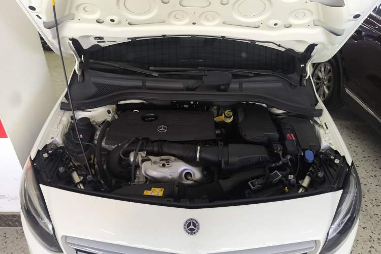 Used Mercedes-Benz B-Class 2017 B 200 Fashion Model Engine Bay