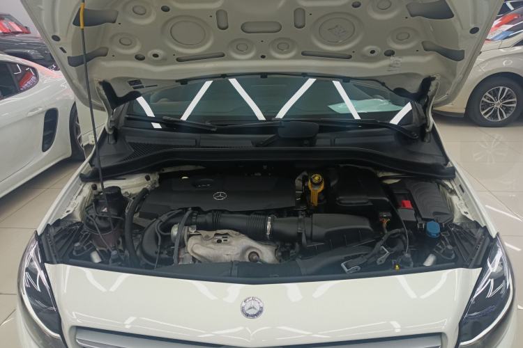Used Mercedes-Benz B-Class 2017 B 180 Engine Bay