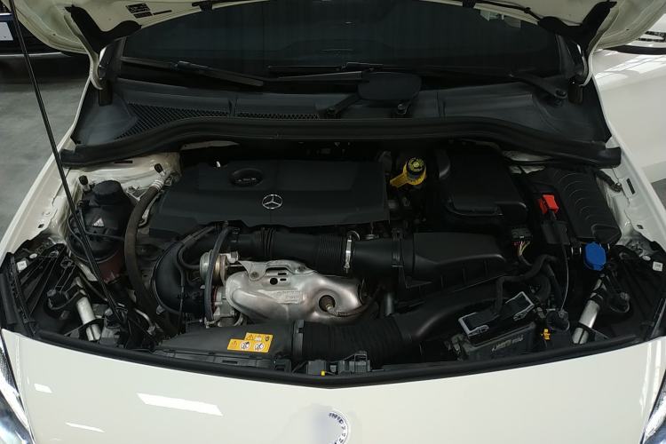 Used Mercedes-Benz B-Class 2017 B 200 Fashion Model Engine Bay