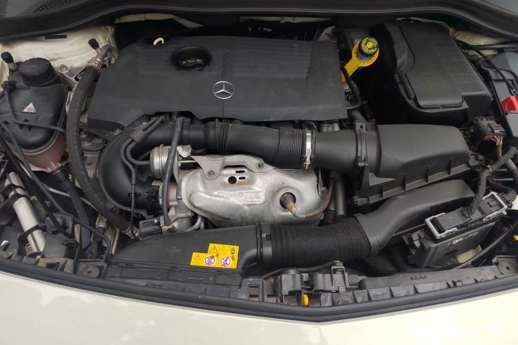 Used Mercedes-Benz B-Class 2017 B 200 Fashion Model Engine Bay