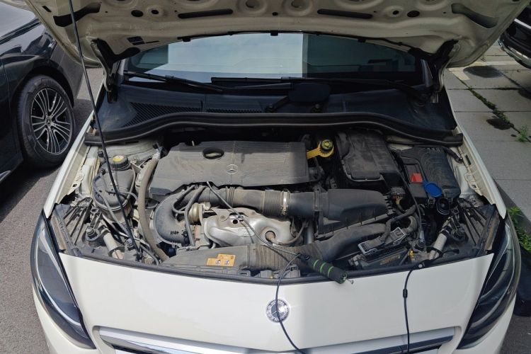 Used Mercedes-Benz B-Class 2017 B 200 Sport Edition Engine Bay