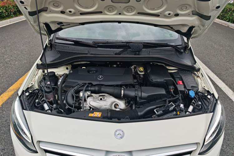 Used Mercedes-Benz B-Class 2017 B 200 Fashion Model Engine Bay