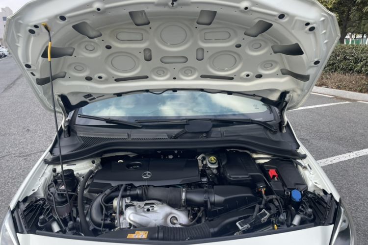 Used Mercedes-Benz B-Class 2017 B 200 Sport Edition Engine Bay