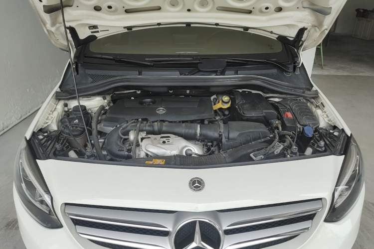 Used Mercedes-Benz B-Class 2017 B 200 Fashion Model Engine Bay