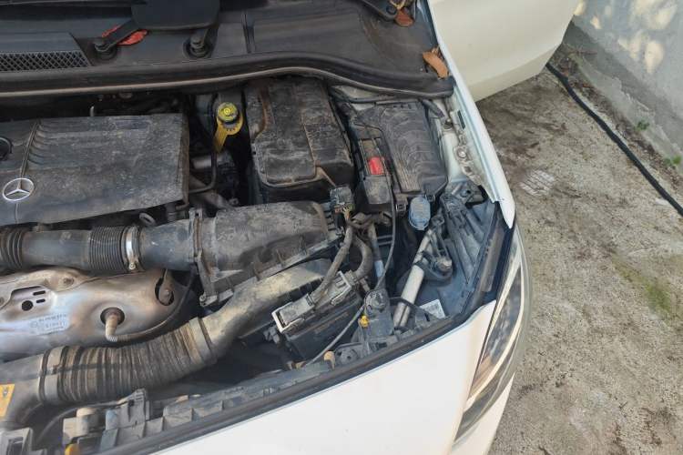 Used Mercedes-Benz B-Class 2017 B 200 Sport Edition Engine Bay Left