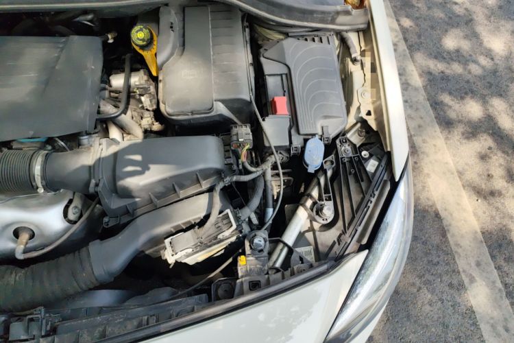 Used Mercedes-Benz B-Class 2017 B 200 Luxury Model Engine Bay Left