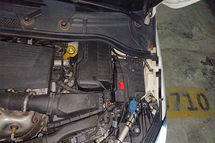 Used Mercedes-Benz B-Class 2017 B 200 Luxury Model Engine Bay Left