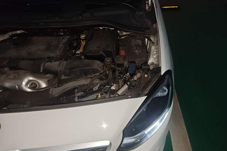 Used Mercedes-Benz B-Class 2017 B 200 Sport Edition Engine Bay Left