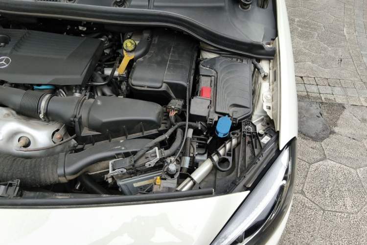 Used Mercedes-Benz B-Class 2017 B 200 Fashion Model Engine Bay Left
