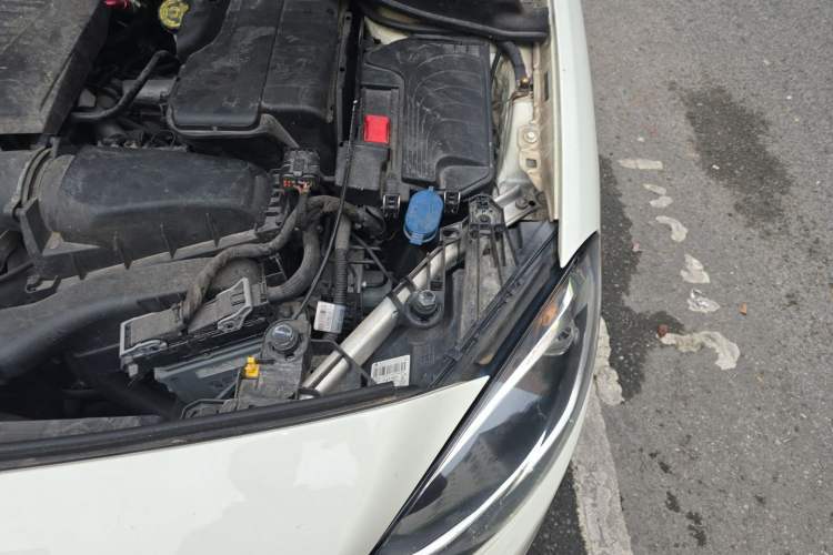 Used Mercedes-Benz B-Class 2017 B 200 Sport Edition Engine Bay Left