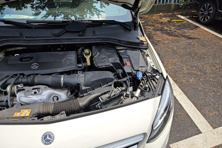Used Mercedes-Benz B-Class 2017 B 200 Fashion Model Engine Bay Left