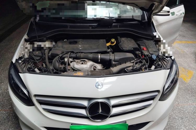 Used Mercedes-Benz B-Class 2017 B 200 Fashion Model Engine Bay
