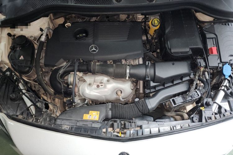 Used Mercedes-Benz B-Class 2017 B 180 Engine Bay