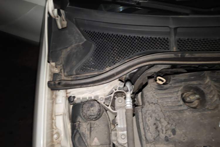 Used Mercedes-Benz B-Class 2017 B 200 Sport Edition Engine Bay Right