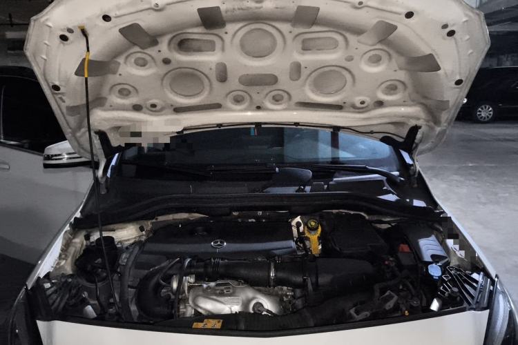 Used Mercedes-Benz B-Class 2017 B 200 Fashion Model Engine Bay