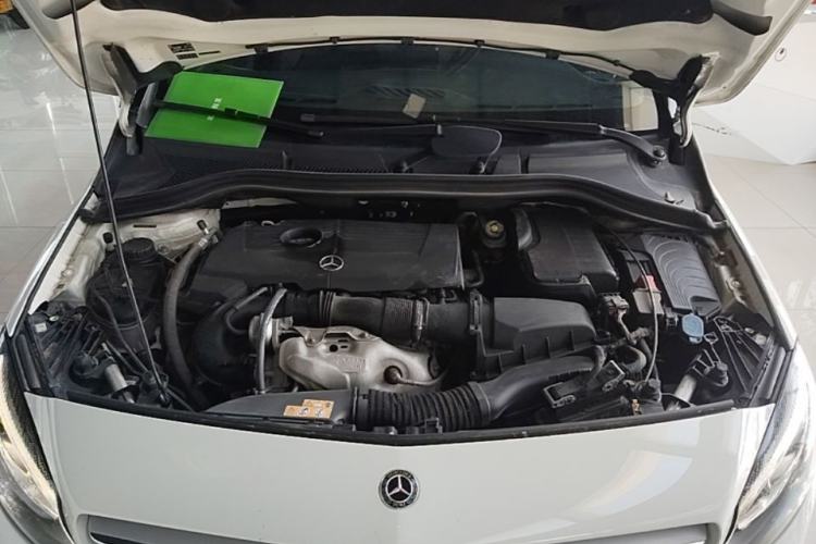 Used Mercedes-Benz B-Class 2017 B 200 Fashion Model Engine Bay