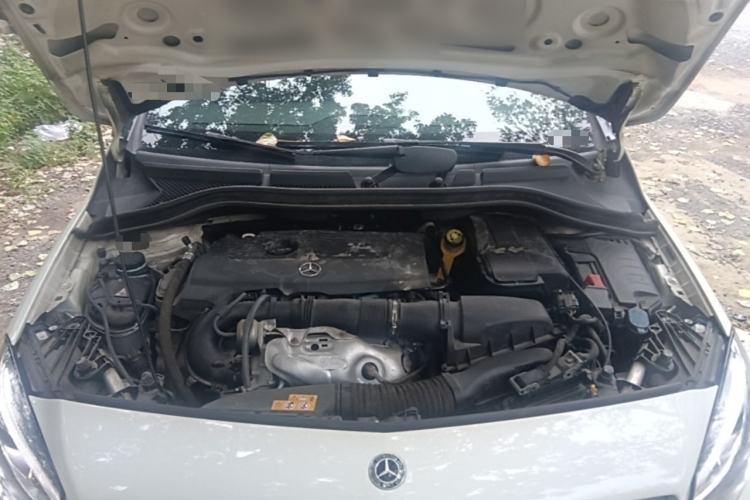Used Mercedes-Benz B-Class 2017 B 200 Fashion Model Engine Bay