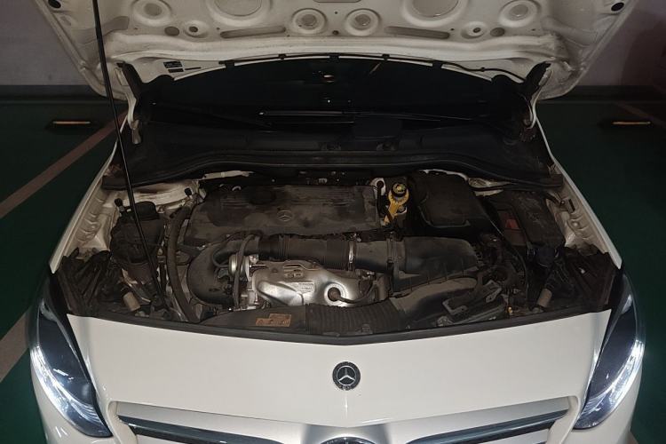 Used Mercedes-Benz B-Class 2017 B 200 Sport Edition Engine Bay