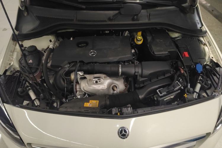 Used Mercedes-Benz B-Class 2017 B 180 Engine Bay