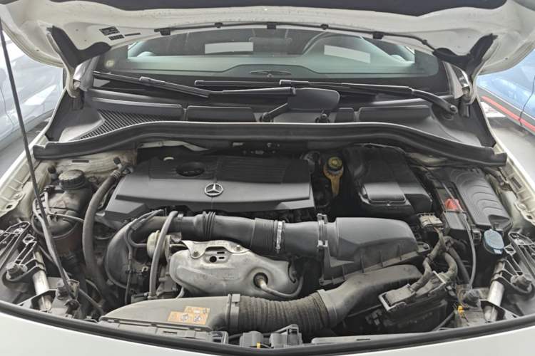 Used Mercedes-Benz B-Class 2017 B 200 Fashion Model Engine Bay