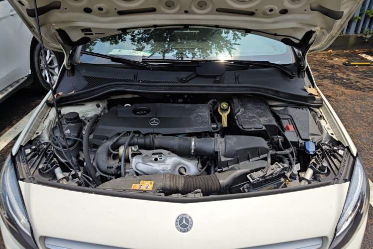 Used Mercedes-Benz B-Class 2017 B 200 Fashion Model Engine Bay