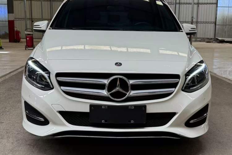 Used Mercedes-Benz B-Class 2017 B 200 Fashion Model Exterior 1