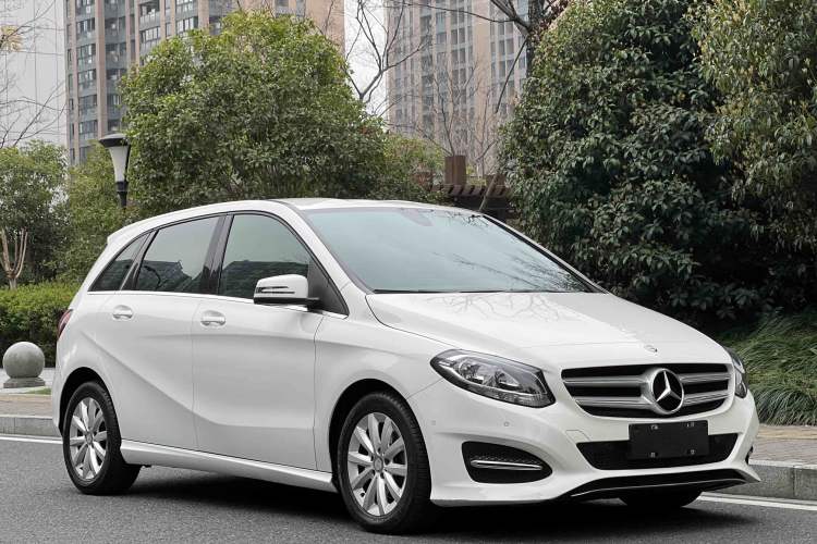 Used Mercedes-Benz B-Class 2017 B 180 Exterior 2